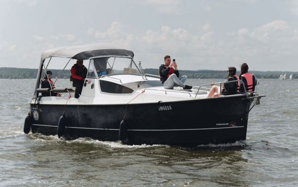 Катер "Нексус"